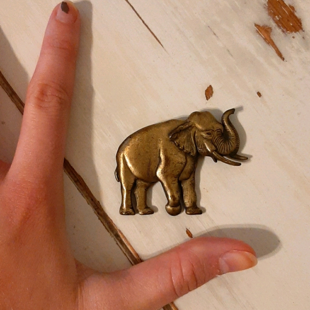 Elephant pin